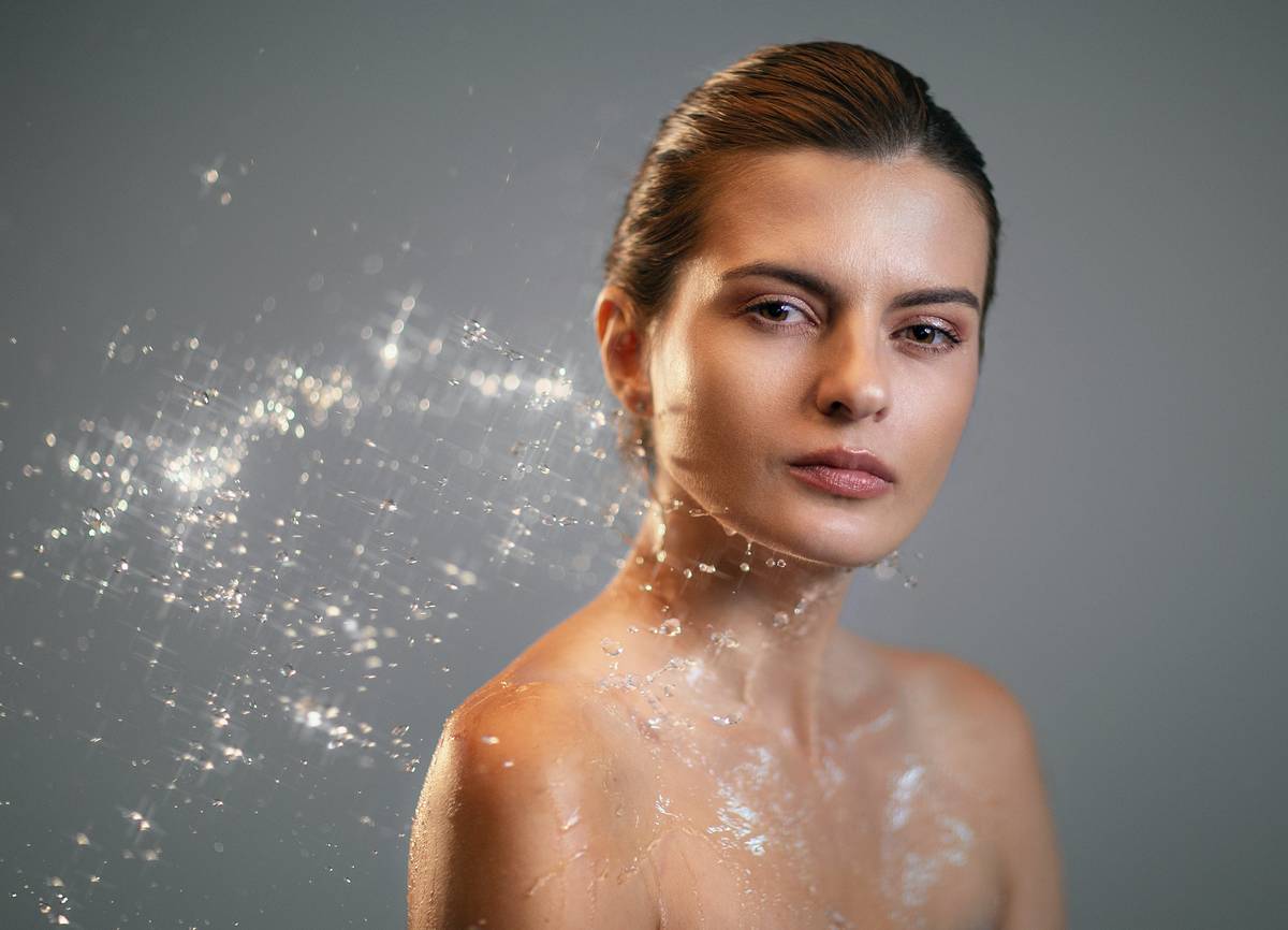 face routine for glowing skin evening steps showing retinoid and moisturizer application